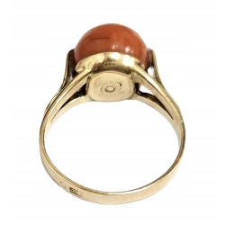Złoty pierścionek 585 z okrągłym koralem 5,14g R14