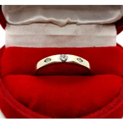 Złoty pierścionek obrączka z diamentami Pr.585 W:1,55gr 0,095ct roz.15