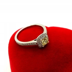 Złoty pierścionek żółty Brylant Diamenty Pr.750 W:3,36gr R.13