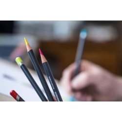 Kredki Derwent Procolour 24 szt. OPIS- BRAK 1 KREDKI SZAREJ!!