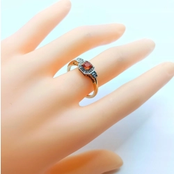 Złoty pierścionek z Cyrkoniami Pr.375 W:2,29gr Roz.17