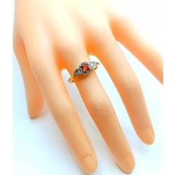 Złoty pierścionek z Cyrkoniami Pr.375 W:2,29gr Roz.17