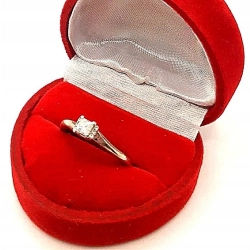 Złoty pierścionek białe złoto Pr.375 W:2,47gr Roz.14