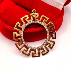 Złota zawieszka z greckim wzorem i cyrkoniami PR.333 W:2,31gr InterSKLEP