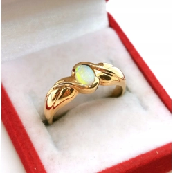 Złoty pierścionek z Opalem Pr.375 W:3,10gr Roz.15