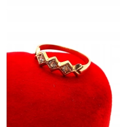 Złoty pierścionek z Cyrkoniami Pr.585 W:1,31gr Roz.10