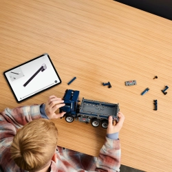 LEGO Technic Wywrotka z przechylaną skrzynią 42203 OPIS
