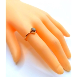 Złoty pierścionek z Diamentem 0,10ct Pr.585 W:2,60gr Roz.16,5