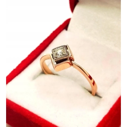 Złoty pierścionek z Diamentem 0,10ct Pr.585 W:2,60gr Roz.16,5