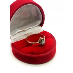 Złoty pierścionek z Diamentem 0,10ct Pr.585 W:2,60gr Roz.16,5