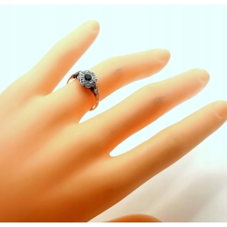 Złoty pierścionek z szafirem i Diamentami Pr.750 W:2,65gr Roz.11