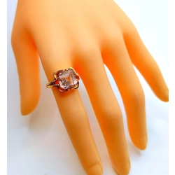 Złoty pierścionek z Morganitem Pr.583 W:4,89gr Roz.18