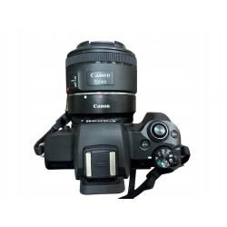 Aparat Canon EOS M50 korpus obiektyw Canon niski przebieg
