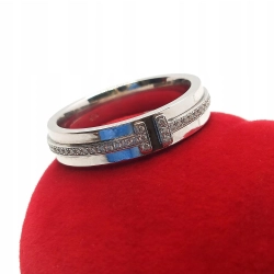 Złoty pierścionek Tiffany T z diamentami 0,13ct Pr.750 W:6,03gr Roz.12
