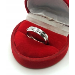 Złoty pierścionek Tiffany T z diamentami 0,13ct Pr.750 W:6,03gr Roz.12