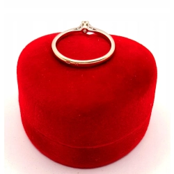 Złoty pierścionek z Diamentem 0,08ct PR.585 W:1,64gr R.15 InterSKLEP