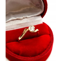 Złoty pierścionek z cyrkonią pr.585 W:2,36gr Roz.13 InterSKLEP