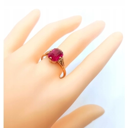 Złoty pierścionek z Rubinem synt. Pr.583 W:4,17gr Roz.21