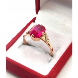 Złoty pierścionek z Rubinem synt. Pr.583 W:4,17gr Roz.21