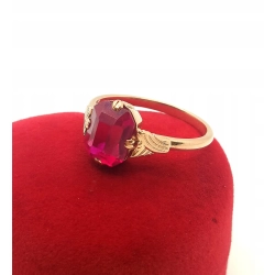Złoty pierścionek z Rubinem synt. Pr.583 W:4,17gr Roz.21