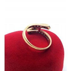 Złoty pierścionek szeroki zygzak z cyrkoniami Pr.585 W:3,34gr Roz.15