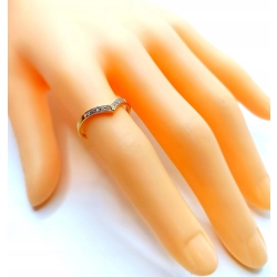 Złoty pierścionek z Diamentami 0,07ct Pr.750 W:1,48gr Roz.12