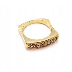 Złoty pierścionek sygnet z cyrkoniami PR.585 W:4,95gr R.13 InterSKLEP