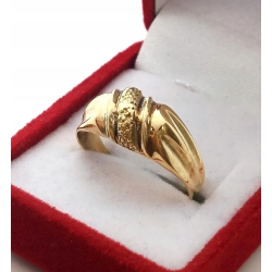 Złoty pierścionek zdobiony PR.585 W:3,70gr R.16 InterSKLEP