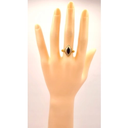 Złoty pierścionek z Onyksem i Cyrkoniami PR.585 W:4,25gr R.18 InterSKLEP