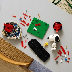 LEGO Ideas 21368 Fistaszki: Buda Snoopy’ego InterSKLEP