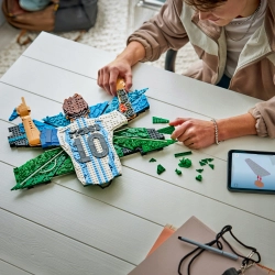 LEGO Editions 43018 Lionel Messi - Chwila zwycięstwa