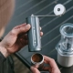 Aeropress młynek ręczny żarnowy do mielenia kawy szary UWAGA OPIS