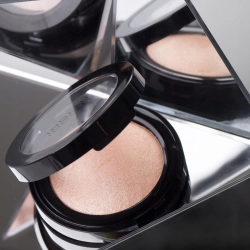 Pojedynczy rozświetlacz wypiekany Inglot złoty 11 g