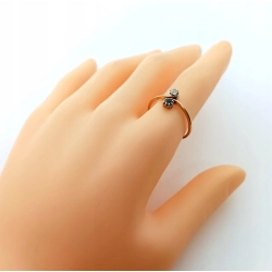 Złoty pierścionek Vintage Szafir i Diament 0,125ct Pr.585 W:1,55gr Roz.16