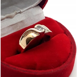 Złoty pierścionek, obrączka z Diamentem 0,17ct Pr.750 W:6,33gr Roz.13