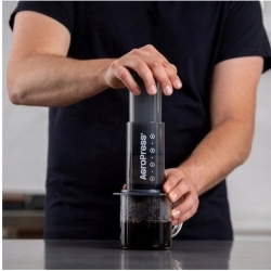 Zaparzacz do kawy AeroPress GO podróżny